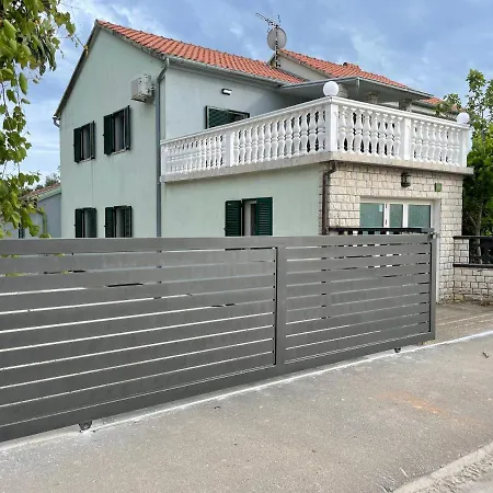 Haus Enna 2 Lage 1 Og